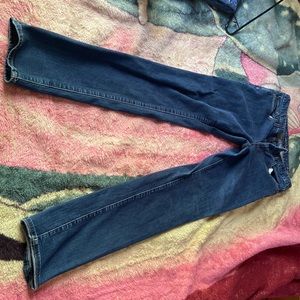 Eddie bouer slightly curvy fit and leg fit is straight blue jeans